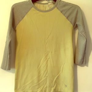 Quarter sleeve workout shirt